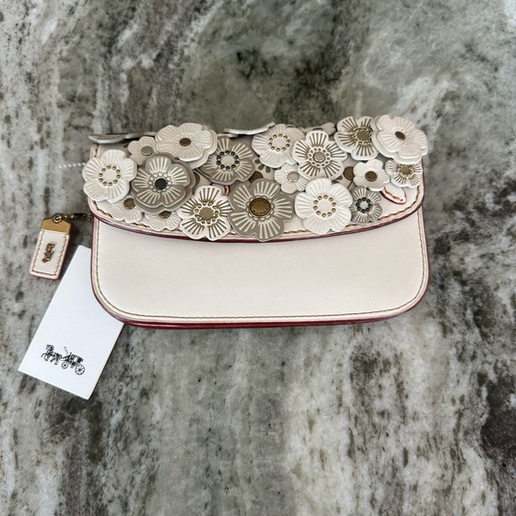COACH 1941 Tea Rose Clutch Wristlet CHALK NWT - Picture 1 of 11